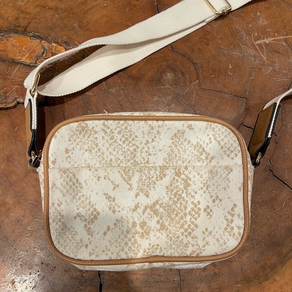 ⭐️NWOT A New Day Fanny Pack Waist Bag⭐️ - Picture 2 of 4